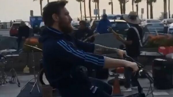 Conor McGregor is zelfs op een fiets cooler dan jij