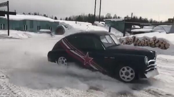 Lekker stukje door de sneeuw raggen met opa's gepimpte GAZ M20