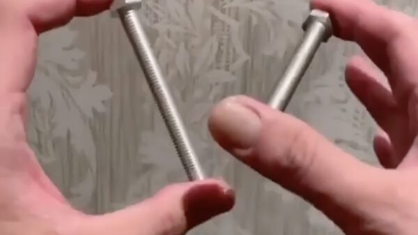 Twee stalen schroeven die toch niet zo onverwoestbaar blijken