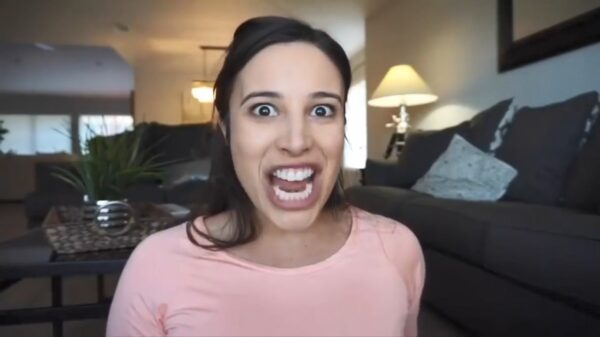 Youtubester Sierra Dallas heeft regelmatig last van oprispingen