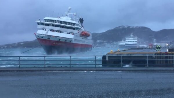 Cruiseschip weet dankzij skills van kapitein veilig aan te meren tijdens heftige storm