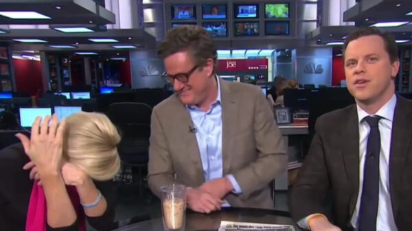Presentatrice Morning Joe loopt de studio uit als ze er achterkomt wat Furries zijn