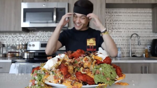 Een goedgevuld schaaltje nacho's van 10.000+ calorieën wegwerken met Matt Stonie