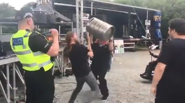 Metalhead is iets té enthousiast tijdens het vatrammen