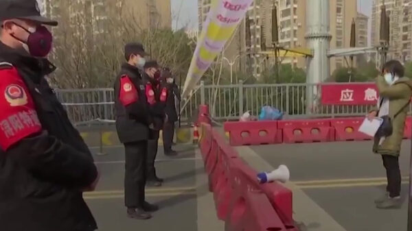 Moeder smeekt langs corona-checkpoint te mogen zodat haar dochter chemotherapie kan krijgen