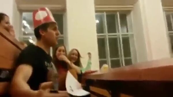 Als je leraar het zat is om met kip bekogeld te worden