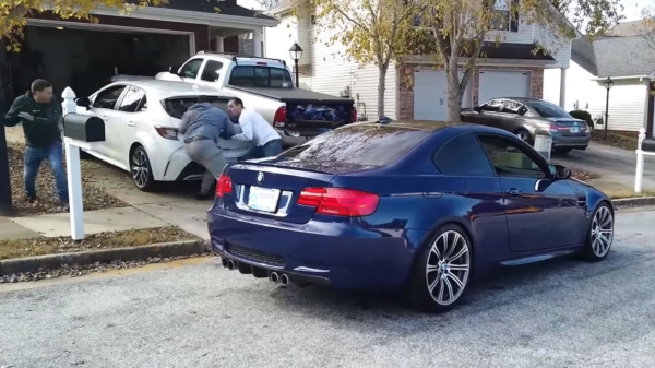 Pechvogel ziet zijn nieuwe BMW E92 M3 binnen een kwartier total loss geramd worden