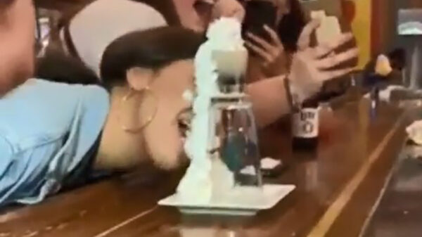 Hij is zo te zien behoorlijk onder de indruk