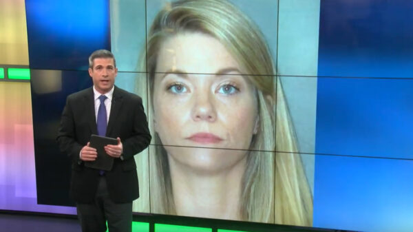 24-jarige lerares Ellarea Silva doet 15-jarige leerling terwijl haar eigen kind thuis is