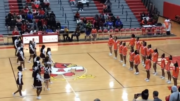 Dancebattle tussen twee cheerleader-teams mondt uit in massale knokpartij
