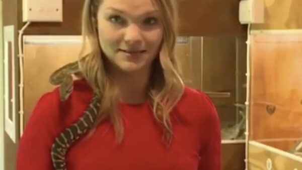 Australische verslaggeefster is bang voor een slangetje