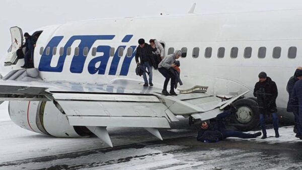 Video: Boeing met 94 mensen aan boord maakt noodlanding in Rusland