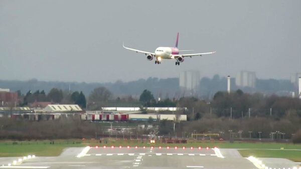 Broekpoepmomentje in Birmingham: piloot zet vliegtuig aan de grond ondanks storm Ciara