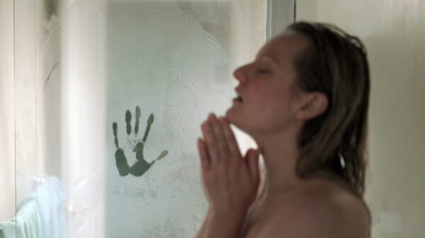 Elisabeth Moss moet strijden tegen een onzichtbare vijand in The Invisible Man