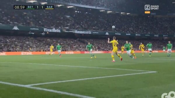 Frenkie de Jong scoort heerlijke goal en maakt de gelijkmaker voor FC Barcelona