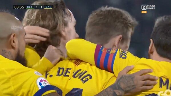Frenkie de Jong scoort heerlijke goal en maakt de gelijkmaker voor FC Barcelona