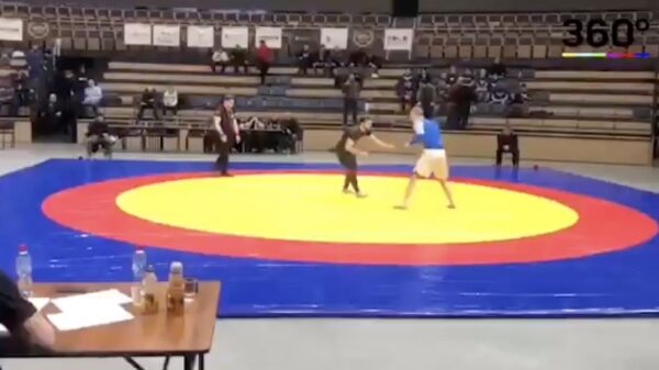 Russische MMA'er breekt zijn nek als hij verkeerd terechtkomt tijdens wedstrijd