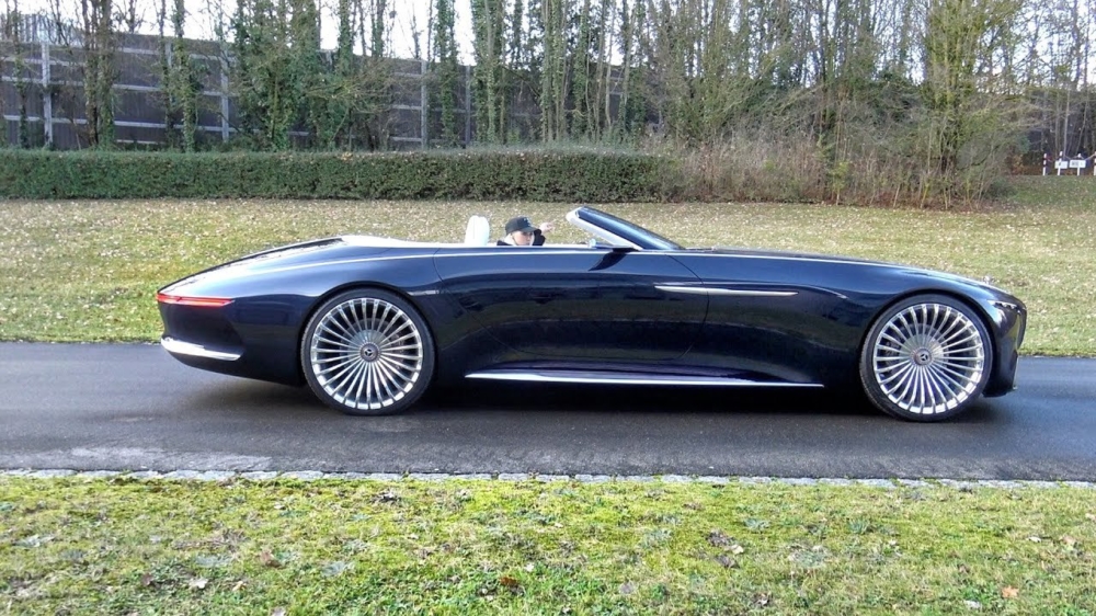 Supercar Blondie doet een rondje in de bizarre en 6 meter lange Vision Mercedes-Maybach 6 Cabriolet