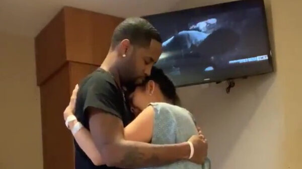 Bijzondere achtergrondvideo maakt romantische valentijnsvideo behoorlijk awkward