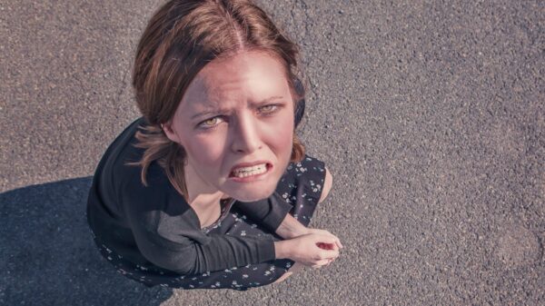 Russische taxichauffeur maakt kennis met agressieve schreeuwende troela