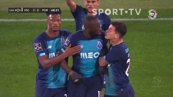 FC Porto-spits Moussa Marega stapt van het veld na racistische spreekkoren