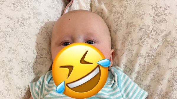 Protip: wacht even met borstvoeding als je nét een spraytan hebt gehad