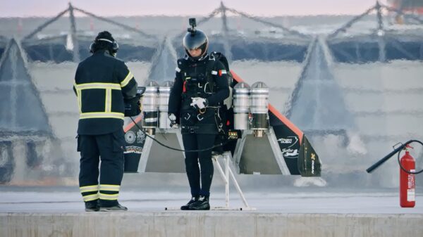 Jetpackprofessional Vince Reffet ging een stukje vliegen in het altijd spectaculaire Dubai
