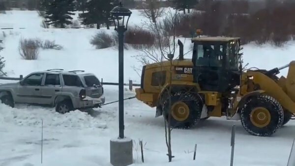 Vastgelopen auto wegslepen is geen enkel probleem voor dit bakbeest