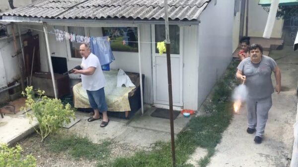 Zelfs Mr. Frank Visser kan deze bizarre Russische burenruzie niet redden