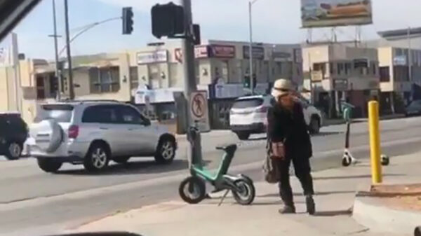 Margriet heeft een godsgruwelijke pesthekel aan elektrische steps