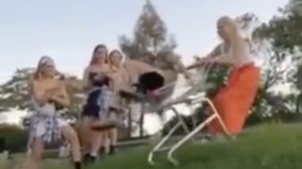 Als vrouwen typische mannendingen gaan nadoen