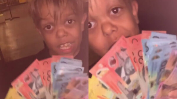 Is het 9-jarige ventje dat zo gepest werd een stinkend rijke oplichter?!