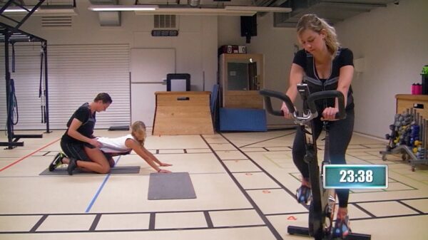 Hoe lang houdt je vriendin het vol als jij wordt 'aangerand' door een fitnessinstructrice?