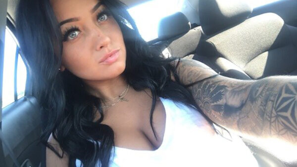 Een verzameling vrouwen met tattoos (13)