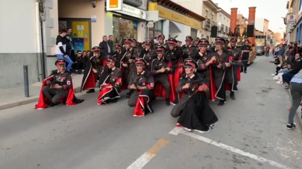 Carnaval in Spanje: een optocht met Nazi's, Joden en schoorstenen van crematoria