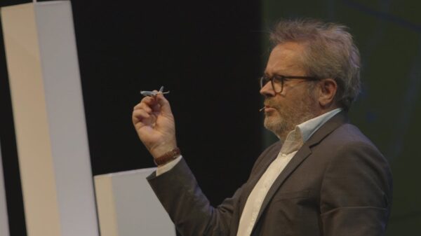 George van Houts onderzoekt in Komplot alle vreemde zaken tijdens de aanslagen van 11 september