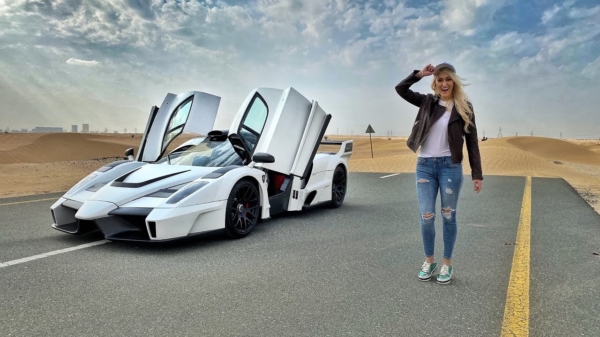 Dit is 's werelds enige Ferrari MIG-U1 en Supercar Blondie geeft je een rondleiding