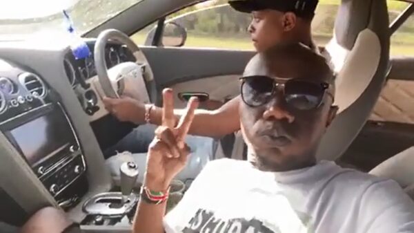 Swagboys geven een demonstratie waarom je toch beter je gordel kunt dragen