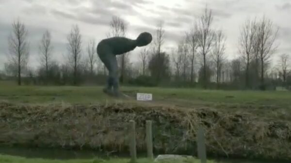 Standbeeld is van de een op de andere dag zeepjes aan het rapen