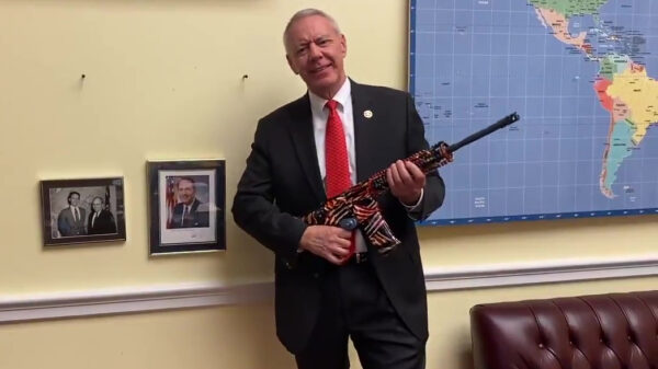 Veel Amerikaanser dan dit verkiezingsfilmpje wordt het vandaag niet meer