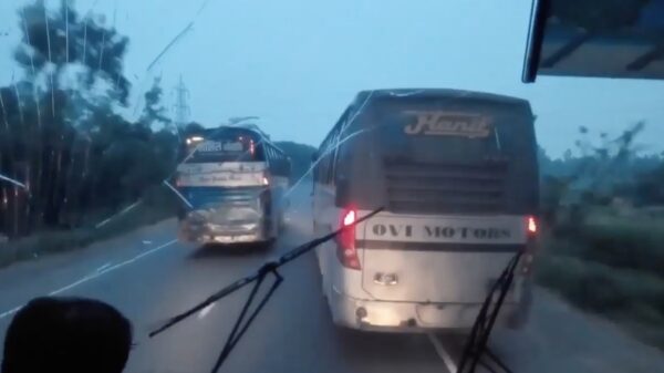 Met deze buschauffeur ben je elke dag een kwartier eerder op je werk