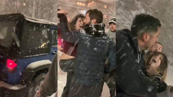 Achterlijk wijf is pislink op sneeuwbalgooiers en rijdt op ze in