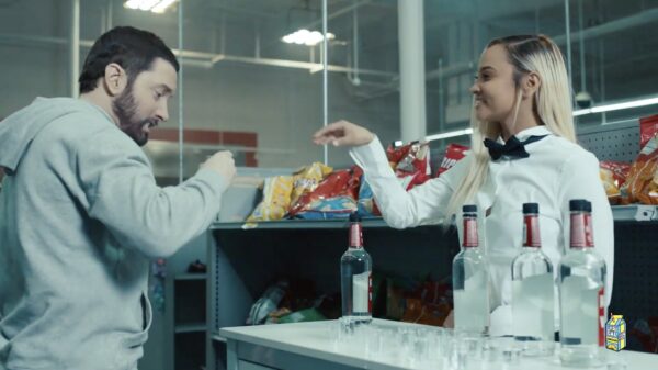 Eminem dropt nieuwe video voor 'Godzilla' en bewijst nog steeds hiphop-eindbaas te zijn