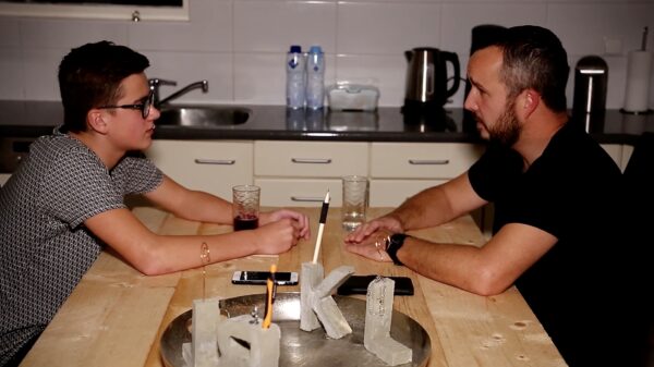 De muzikale monsterhit van de week: Harjan - Draai Maar Als Een Haan Op De Toren