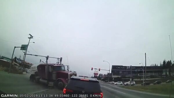 Op hol geslagen vrachtwagen komt binnen zonder kloppen