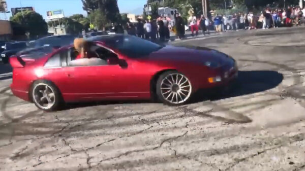 Toeschouwers zijn hun leven niet zeker wanneer drifter als een malloot tekeergaat