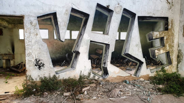 Graffitikunstenaar 'Vile' laat muren transparant lijken met een klein likje verf