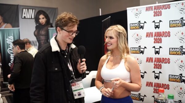 Engelse nerd Max Fosh brengt een bezoekje aan dé conventie voor volwassenen