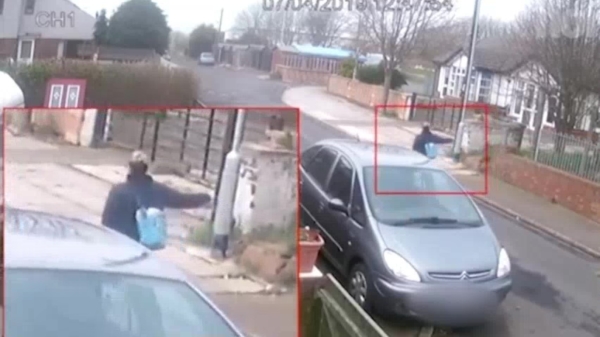 Bizar: psychotische vrouw loopt in Engeland rond met het hoofd van haar moeder in een plastic zak
