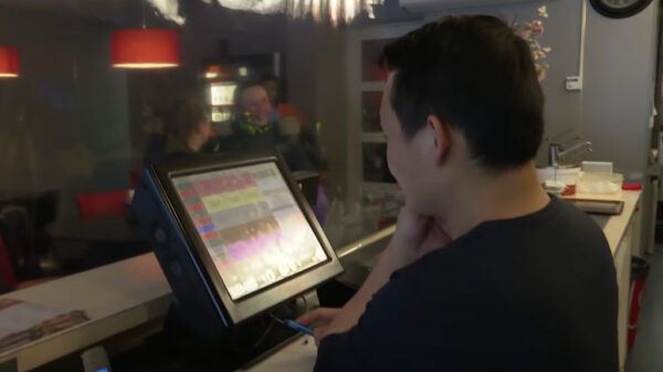 In Klundert bestel je je patatje gewoon achter een zeiltje